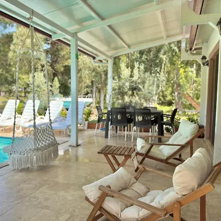 Luxury With Pool In Willa